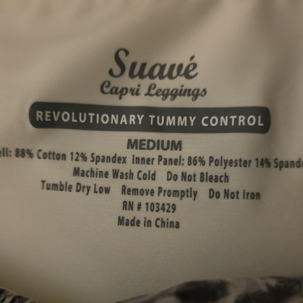 Suavé Women's Black Capri Leggings